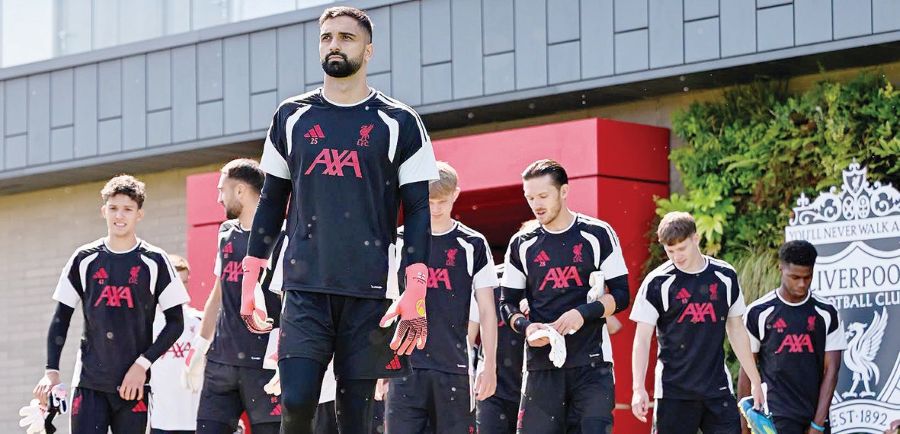 liverpool iraola - ilustrasi berita Liverpool Iraola: Tim Merah Siap Sambut Musim 2026/27