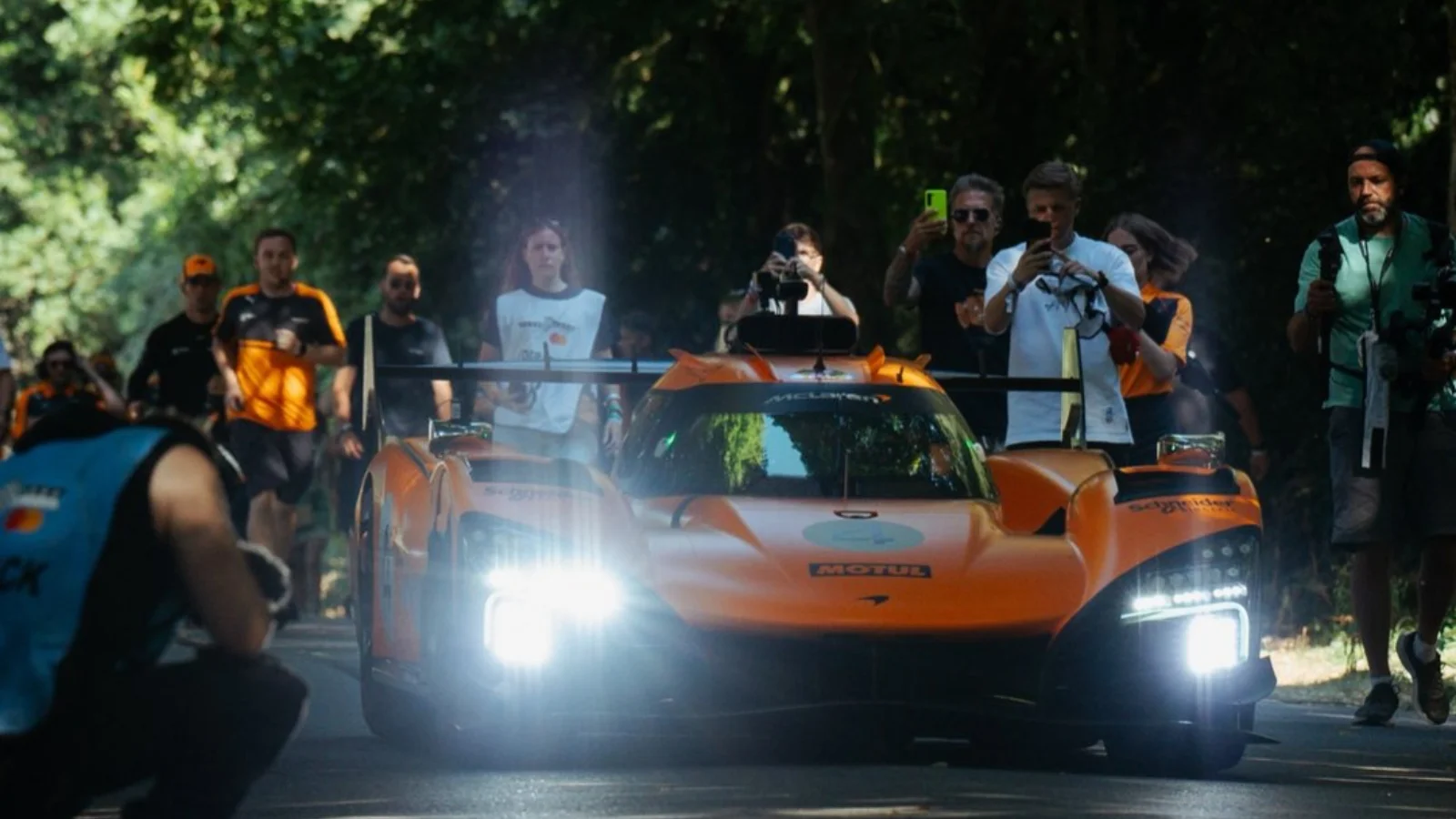norris hypercar - ilustrasi berita Norris Hypercar: Lando Norris Beralih dari F1 dalam Tonggak Penting McLaren di…